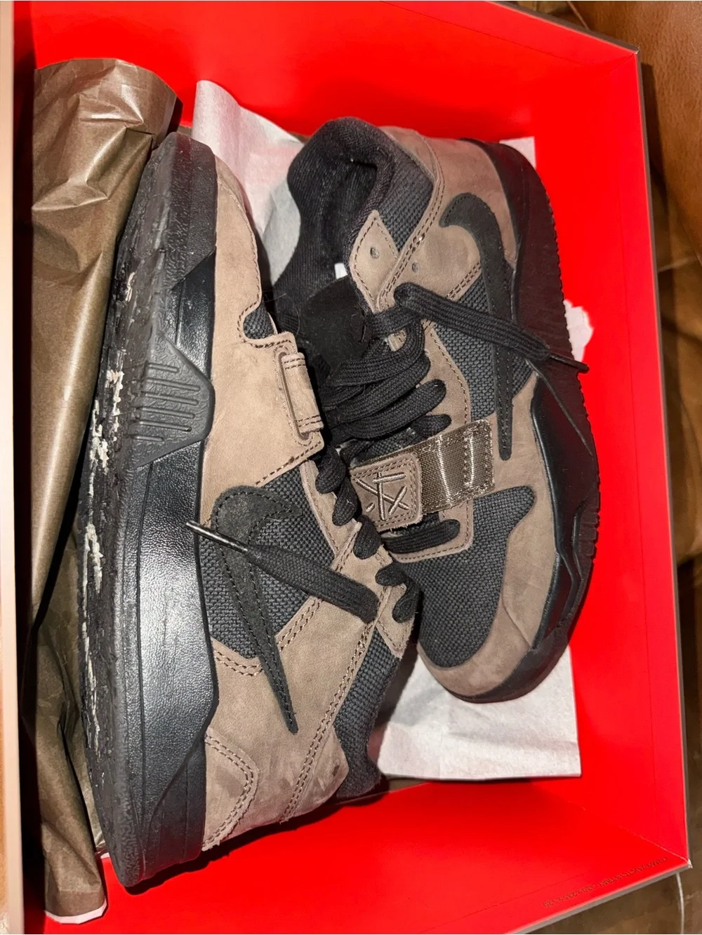 Jumpman mens Sneakers in Brown and Black Travis Scott